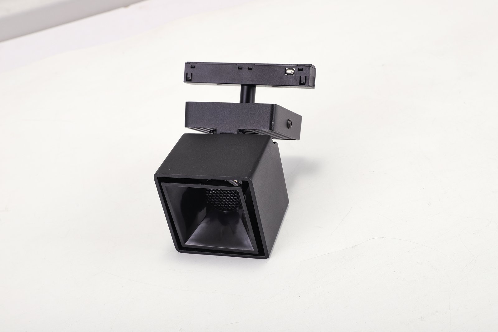 DL16544 w 80*110 Glossy Lens:24°/15° Bracket:1919/1816 40 Product Name Image Model Base Width+Height+Diameter Power Color Price Inner Box